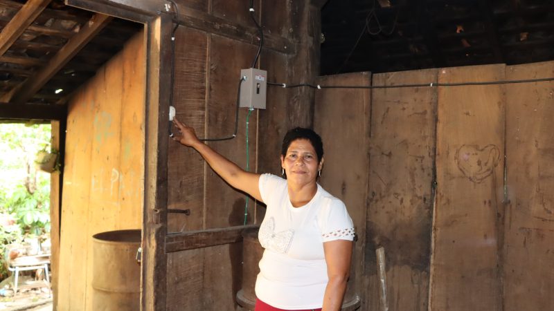 Inauguran proyecto de electrificación en León Managua. Radio La Primersima 