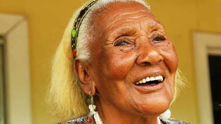 Fallece “Miss Lizzie”, histórica promotora y bailarina del Palo de Mayo Managua. Radio La Primerísima 