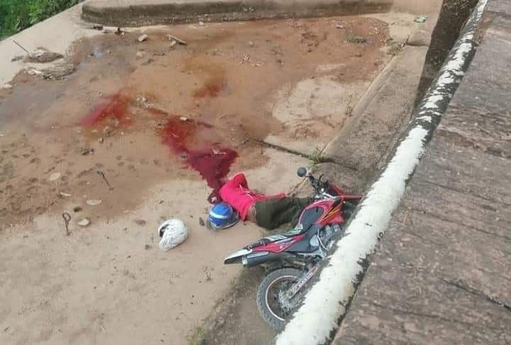 Muere motociclista tras caer a un puente en Bonanza Managua. Radio La Primerísima