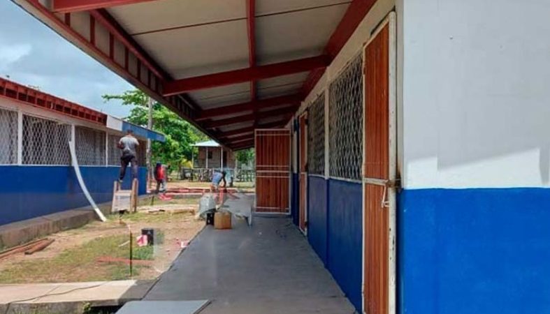 Rehabilitan más escuelas dañadas por huracanes Managua. Radio La Primerísima