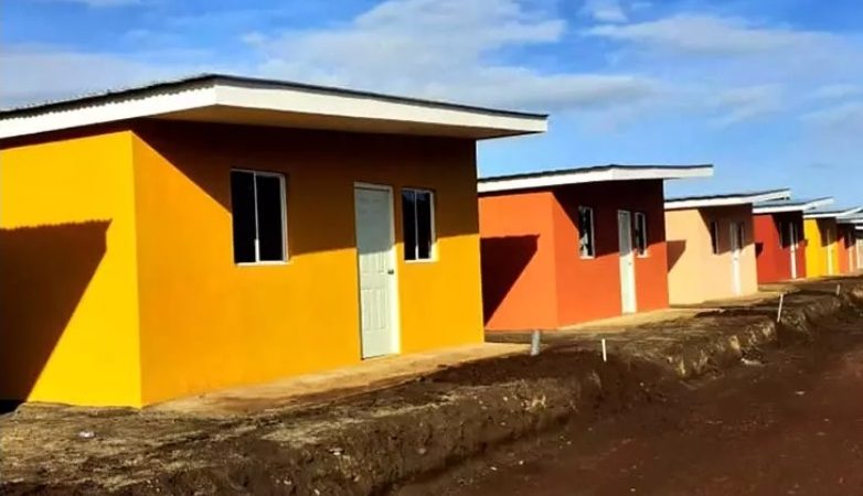 Entregan 5 viviendas con Programa Bismarck Martínez en León Managua. Radio La Primerísima