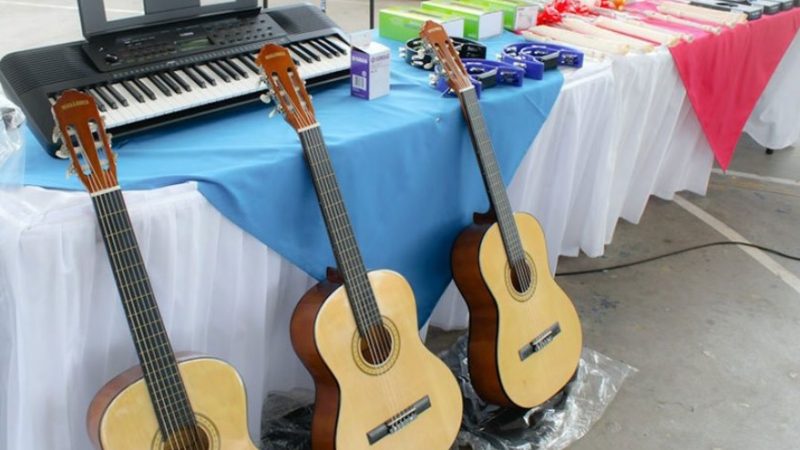 Orquestas estudiantiles reciben instrumentos musicales Managua. Radio La Primerísima