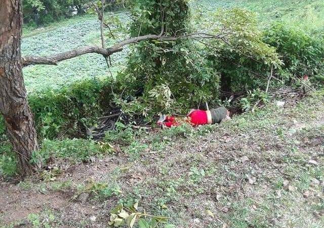Mujer fallece al estrellarse la moto en que viajaba contra un árbol Managua. Radio La Primerísima