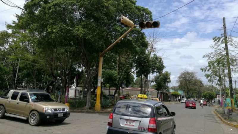 Advierten sobre peligro en semáforos de Masaya Managua. Radio La Primerísima