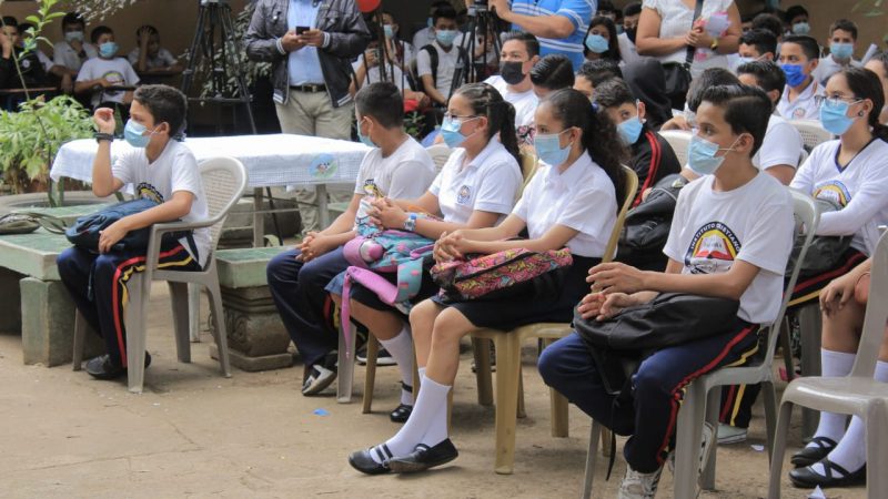 Bolivia dona tanque para agua al Centro Cristiano La Palabra Managua. Radio La Primerísima
