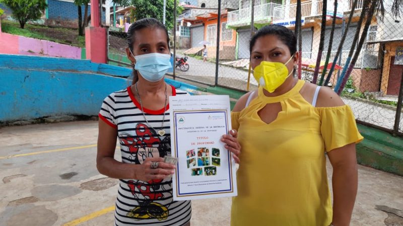Entregan títulos de propiedad a familias en Somoto Managua. Por Libeth González/Radio La Primerísima