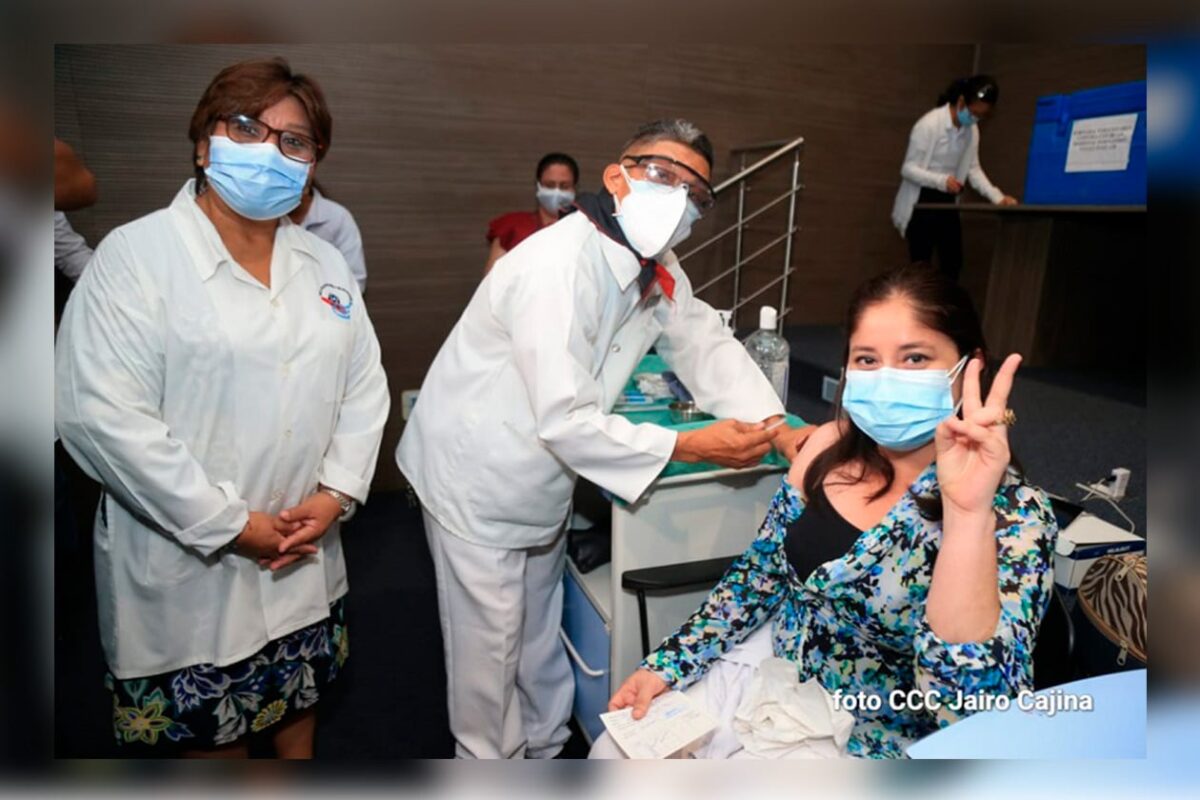 Minsa continúa vacunación voluntaria contra el Covid-19 Managua. Radio La Primerísima