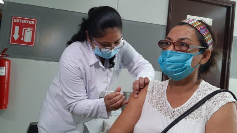 Sigue vacunación contra Covid-19 en varios centros del país Managua. Por Libeth González/Radio La Primerísima