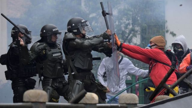 Represión contra manifestantes en Colombia pica y se extiende Bogotá. Prensa Latina