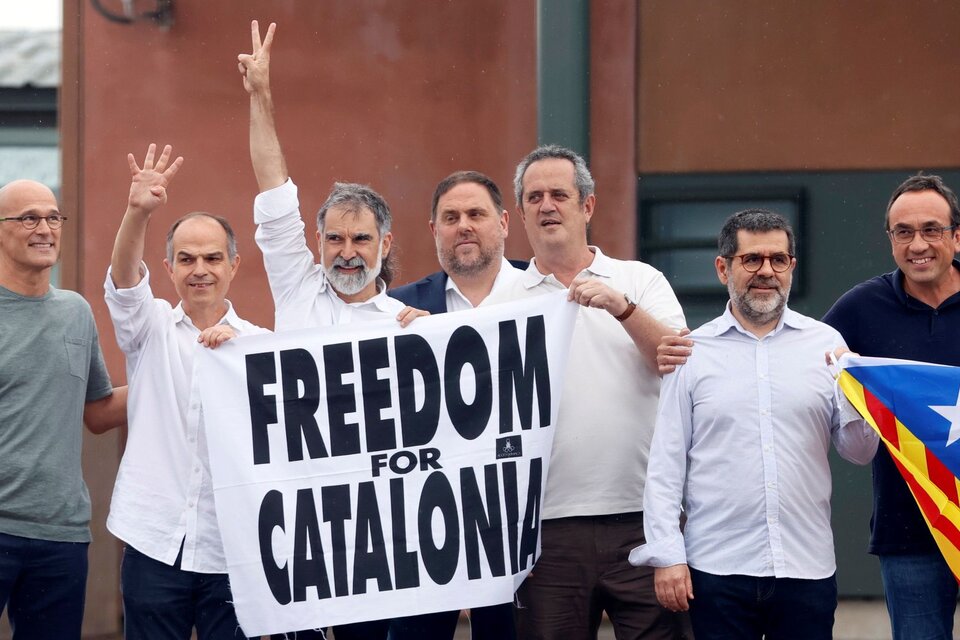 Independentistas catalanes salen de prisión Telesur 