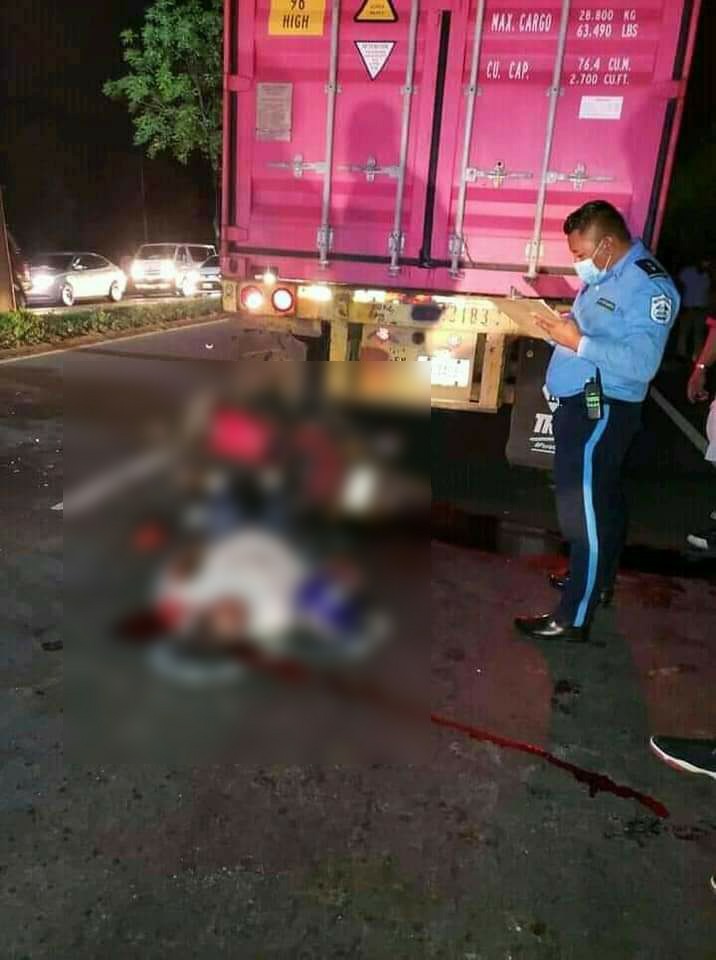 Motociclista muere estrellado contra un furgón Managua. Radio La Primerísima 
