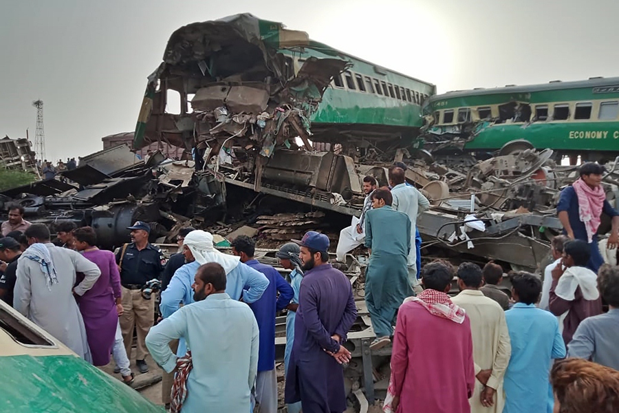 Choque de trenes deja 40 muertos en Pakistán Agence France-Presse