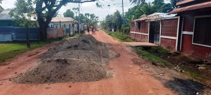 Municipalidad continúa mejorando calles en Bilwi Managua. Radio La Primerisima
