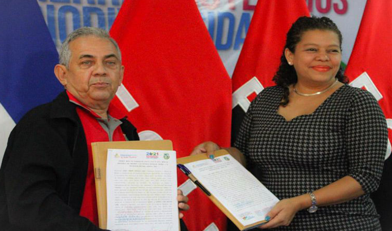Univeridad Agraria firma convenio con el MARENA Managua. Radio La Primerisima 