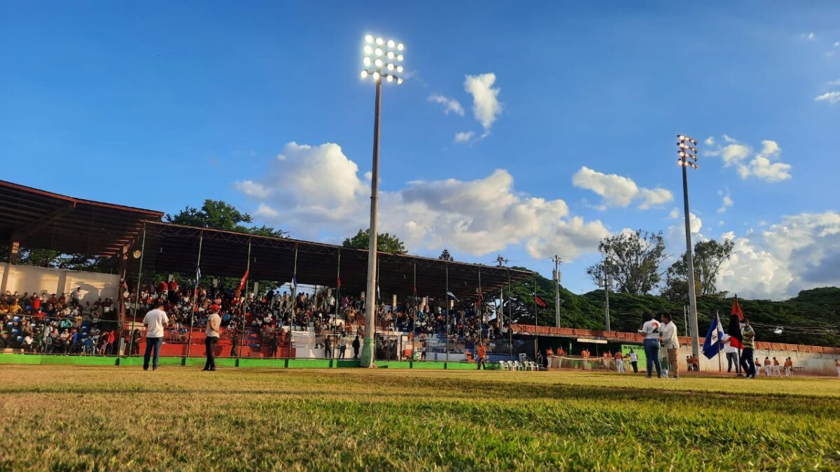 Mejoran estadio de béisbol en Somoto Managua. Radio La Primerísima