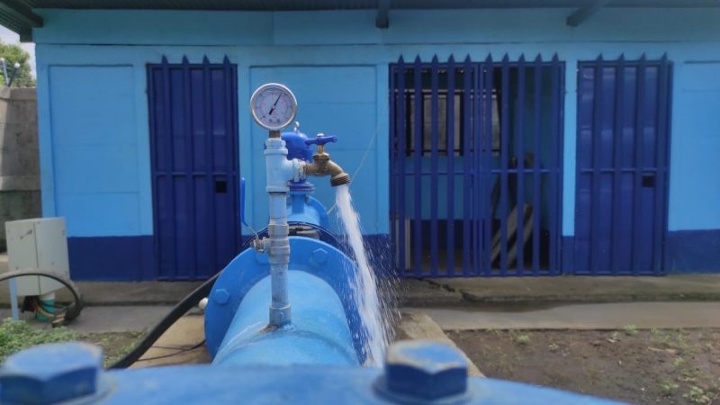 Familias de Pochocuape con mejor servicio de agua potable Managua. Radio La Primerísima 
