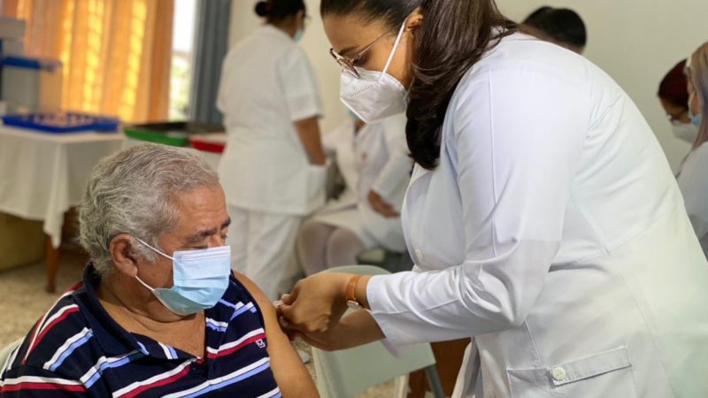Aplican segunda dosis de vacuna contra Covid-19 en Distrito I y VII de Managua Managua. Radio La Primerísima