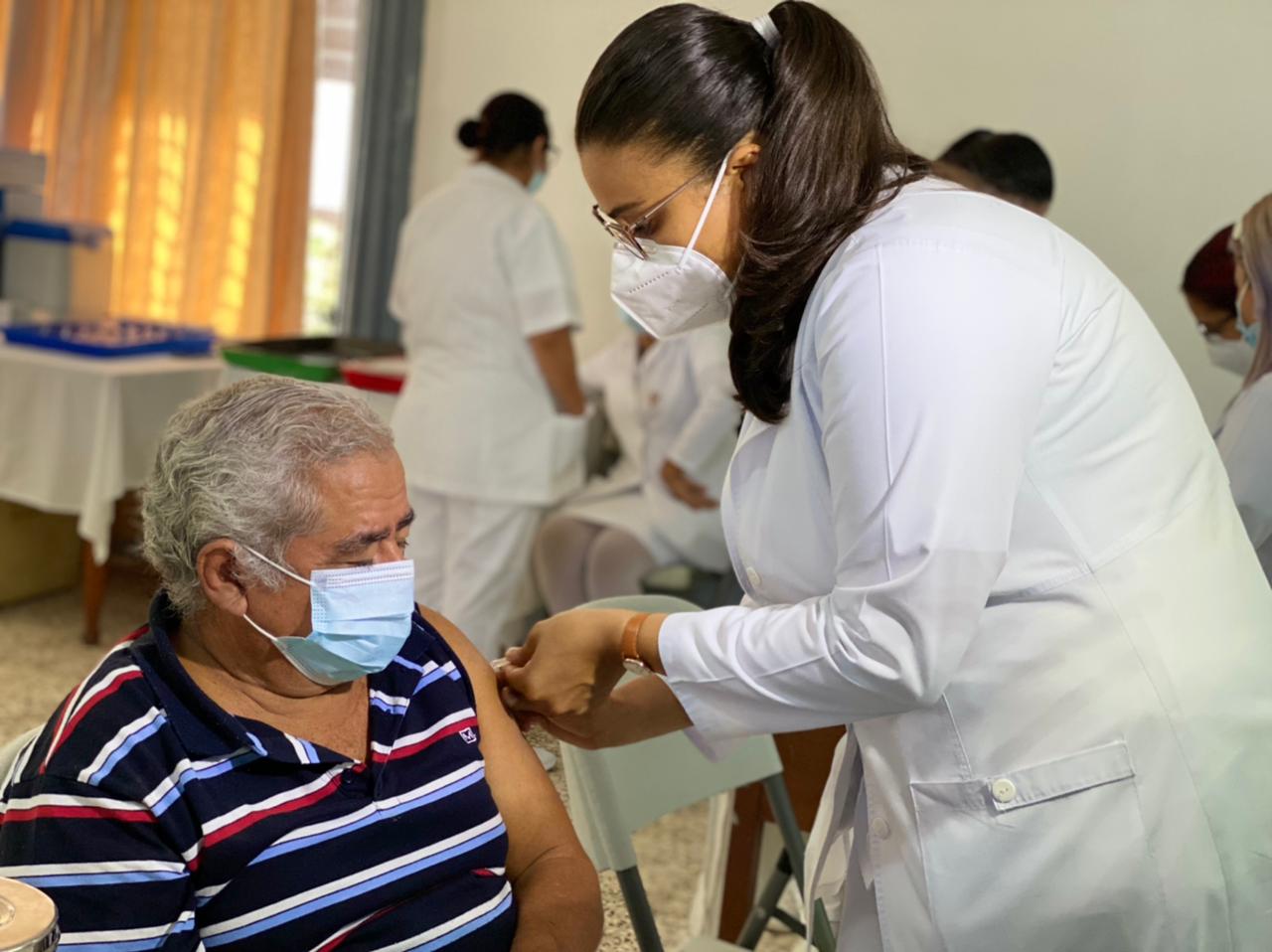 Aplican segunda dosis de vacuna contra Covid-19 en Distrito I y VII de Managua Managua. Radio La Primerísima