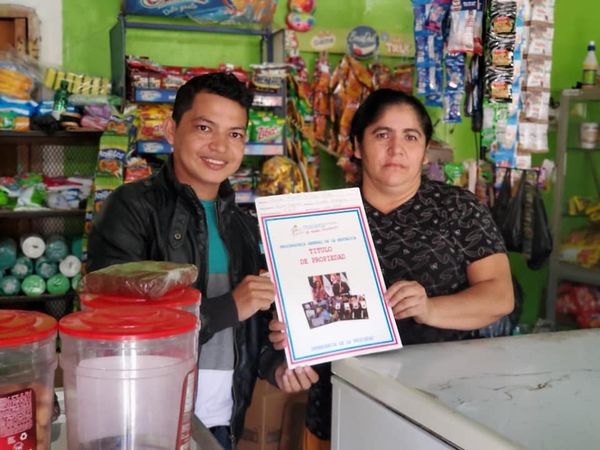 Familias de Nueva Segovia reciben sus títulos de propiedad Managua. Radio La Primerísima