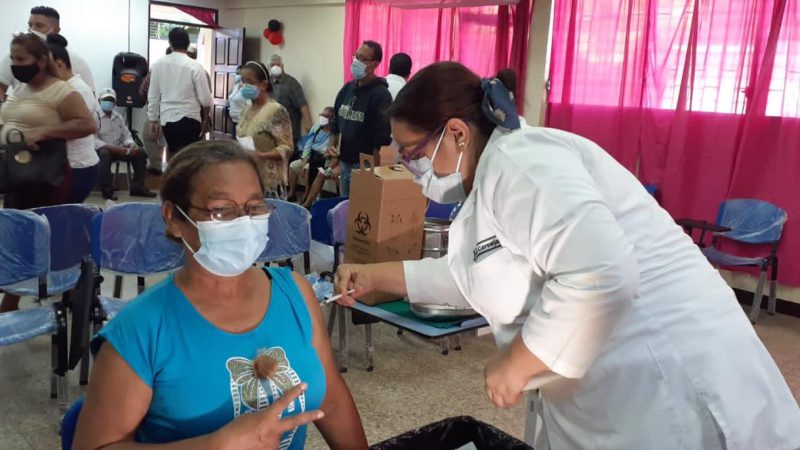Vacunación contra el Covid-19 seguirá este martes Managua. Radio La Primerísima 