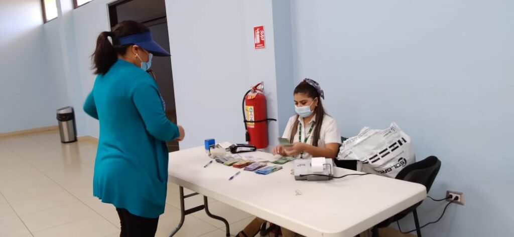 Pagan adelantado salario a trabajadores del MINED Managua. Radio La Primerísima