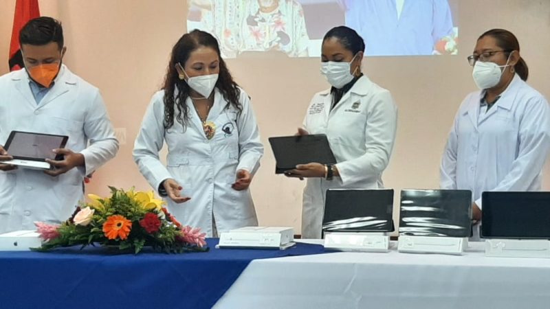 MINSA entrega tablets a unidades médicas Managua. Libeth González/Radio La Primerísima