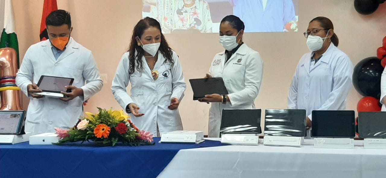 MINSA entrega tablets a unidades médicas Managua. Libeth González/Radio La Primerísima