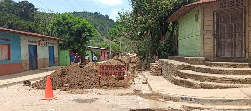 En etapa final construcción de pozo de agua en Cusmapa Managua. Radio La Primerísima