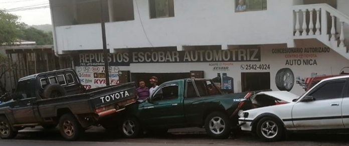 Tripe colisión deja cuantiosos daños materiales Managua. Radio La Primerísima