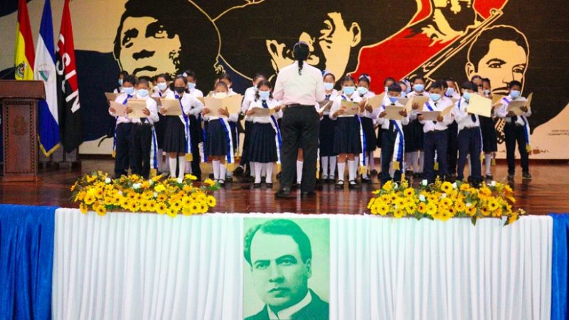 Leoneses celebran 133 años de la publicación de Azul Managua. Radio La Primerísima
