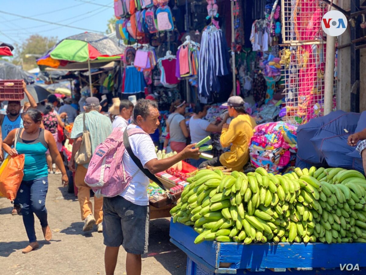 Comerciantes preparan ofertas por fiestas agostinas Managua. Radio La Primerísima