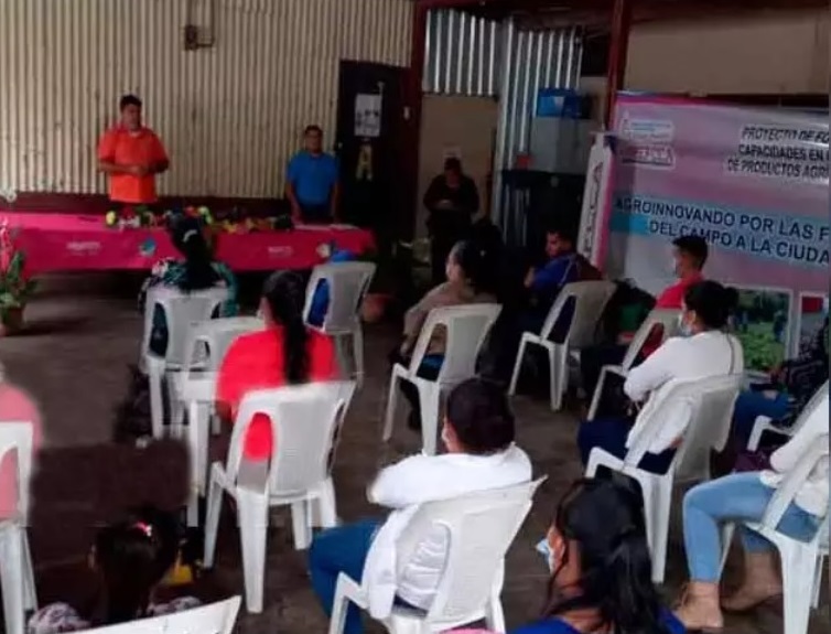 MEFCCA entrega créditos a productores jinoteganos Managua. Radio La Primerísima