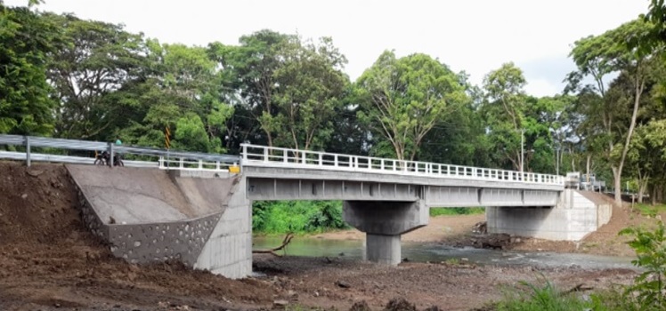 Construyen puente en municipio de Cárdenas Managua. Radio La Primerísima.