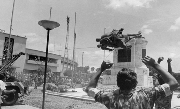 Hace 42 años huyó el dictador Somoza Managua. Radio La Primerísima