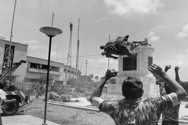 Hace 42 años huyó el dictador Somoza Managua. Radio La Primerísima