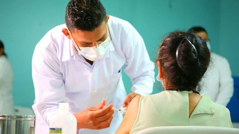 MINSA vacuna a extranjeros residentes en el país Managua. Por Libeth González/Radio La Primerísima