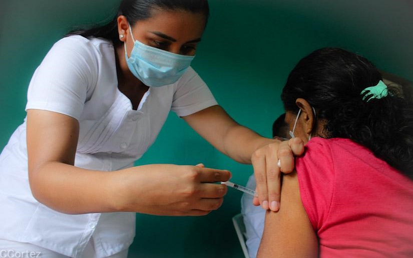 Inicia vacunación contra el covid a personas de 45 años Managua. Radio La Primerísima