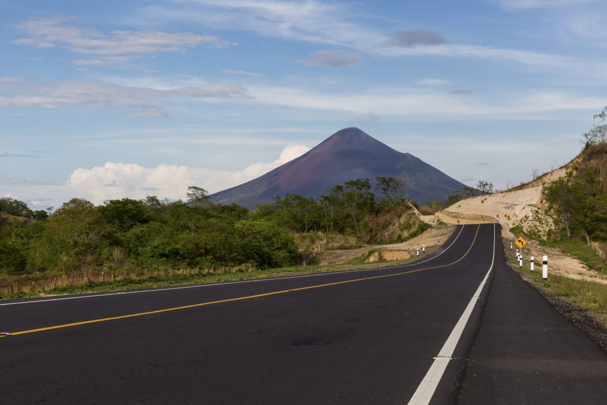 Red de carreteras aumentó un 144% Managua. Radio La Primerísima