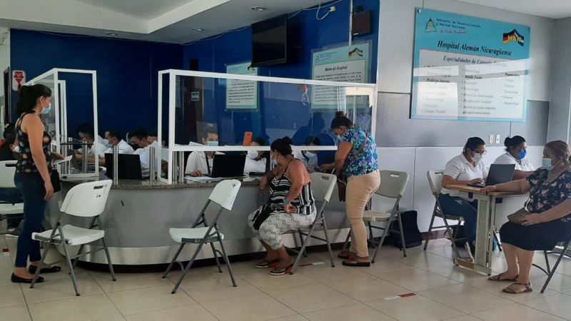 Ciudadanos de 45 años reciben dosis contra el Covid-19 Managua. Lisbeth González/ La Primerísima 