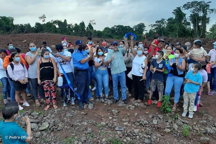 Otorgan terrenos a 60 familias en San Carlos Managua. Radio La Primerísima