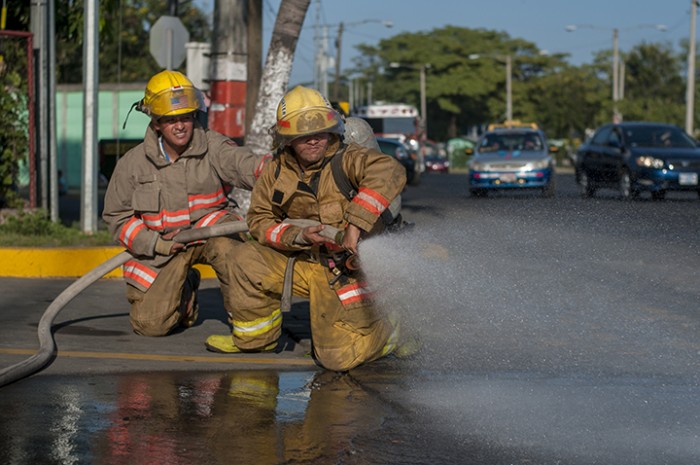 Incendio arrasa con recicladora en Zona Franca Las Mercedes Managua. Radio La Primerísima