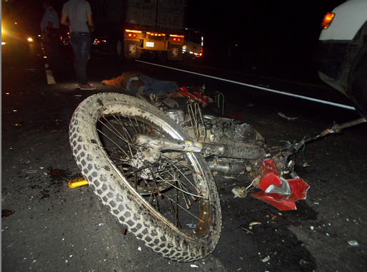 Motorizado fallece tras colisionar contra un camión Managua. Radio La Primerísima 