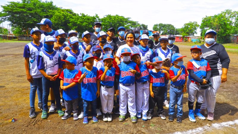 Rehabilitan campo deportivo en barrio de Managua Managua. Radio La Primerísima 