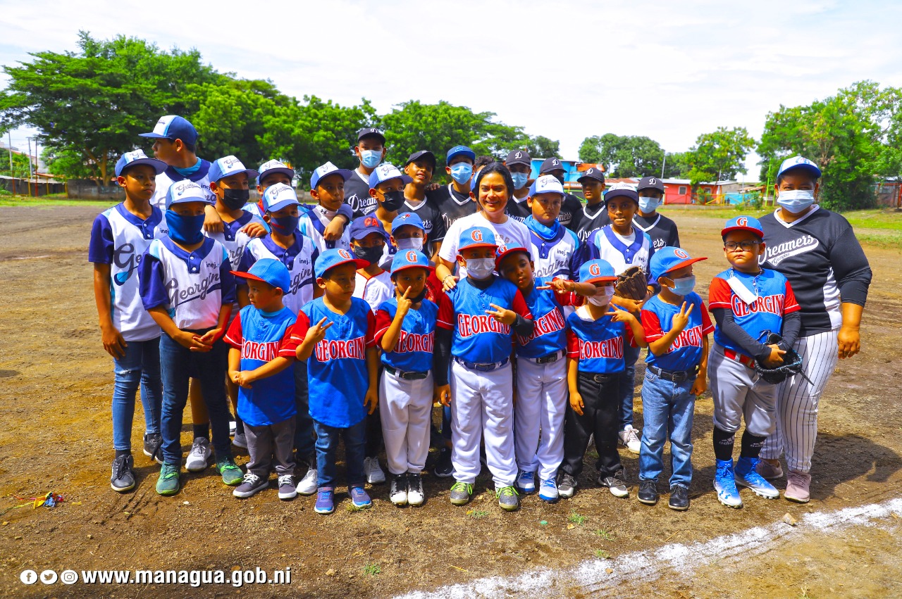 Rehabilitan campo deportivo en barrio de Managua Managua. Radio La Primerísima 