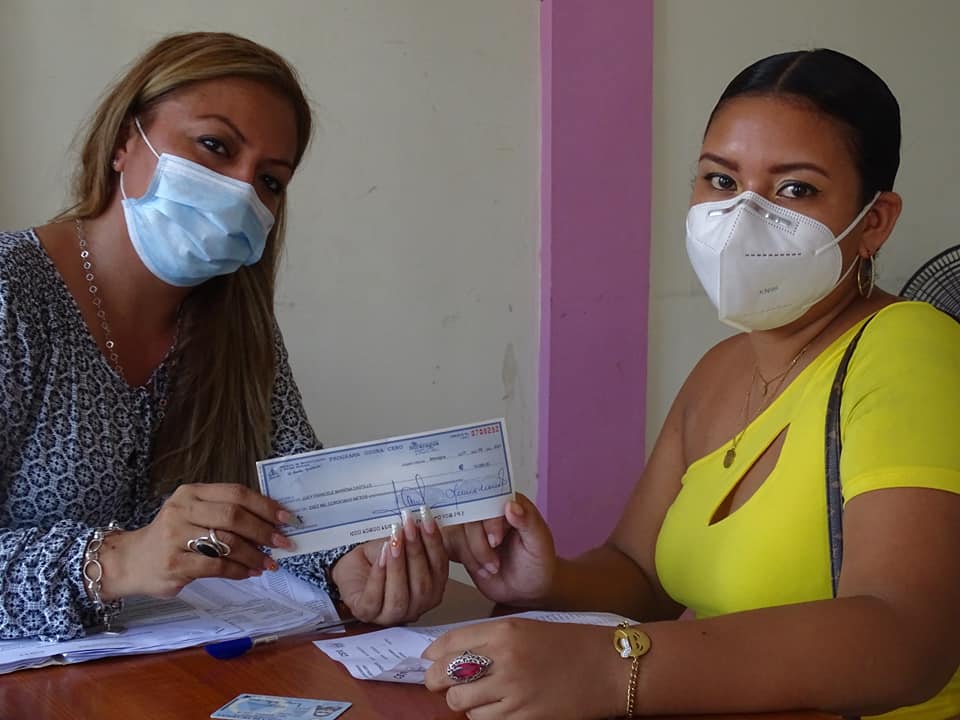 Entregan a financiamientos a emprendedoras de Bluefields Managua. Radio La Primerísima 