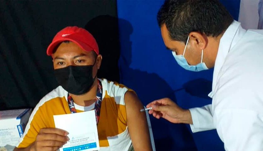 Inicia con éxito vacunación para mayores de 30 años Managua. Radio La Primerísima