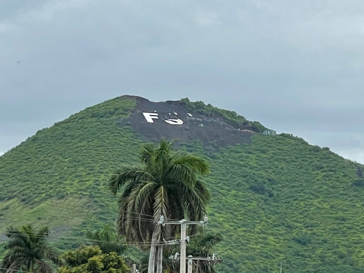 Colocan nuevamente letras del FSLN en el cerro Mostatepe Managua. Radio La Primerísima