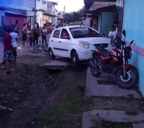 Joven se roba un taxi y termina estrellándose Managua. Radio La Primerísima