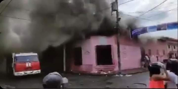 Recalentamiento en conductores eléctricos causa incendio en Chinandega Managua. Radio La Primerísima