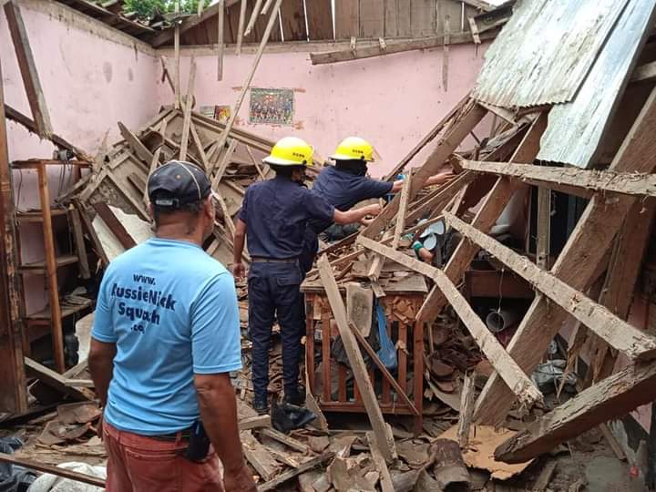 Colapso de techo deja un lesionado en Jalapa Managua. Radio La Primerísima